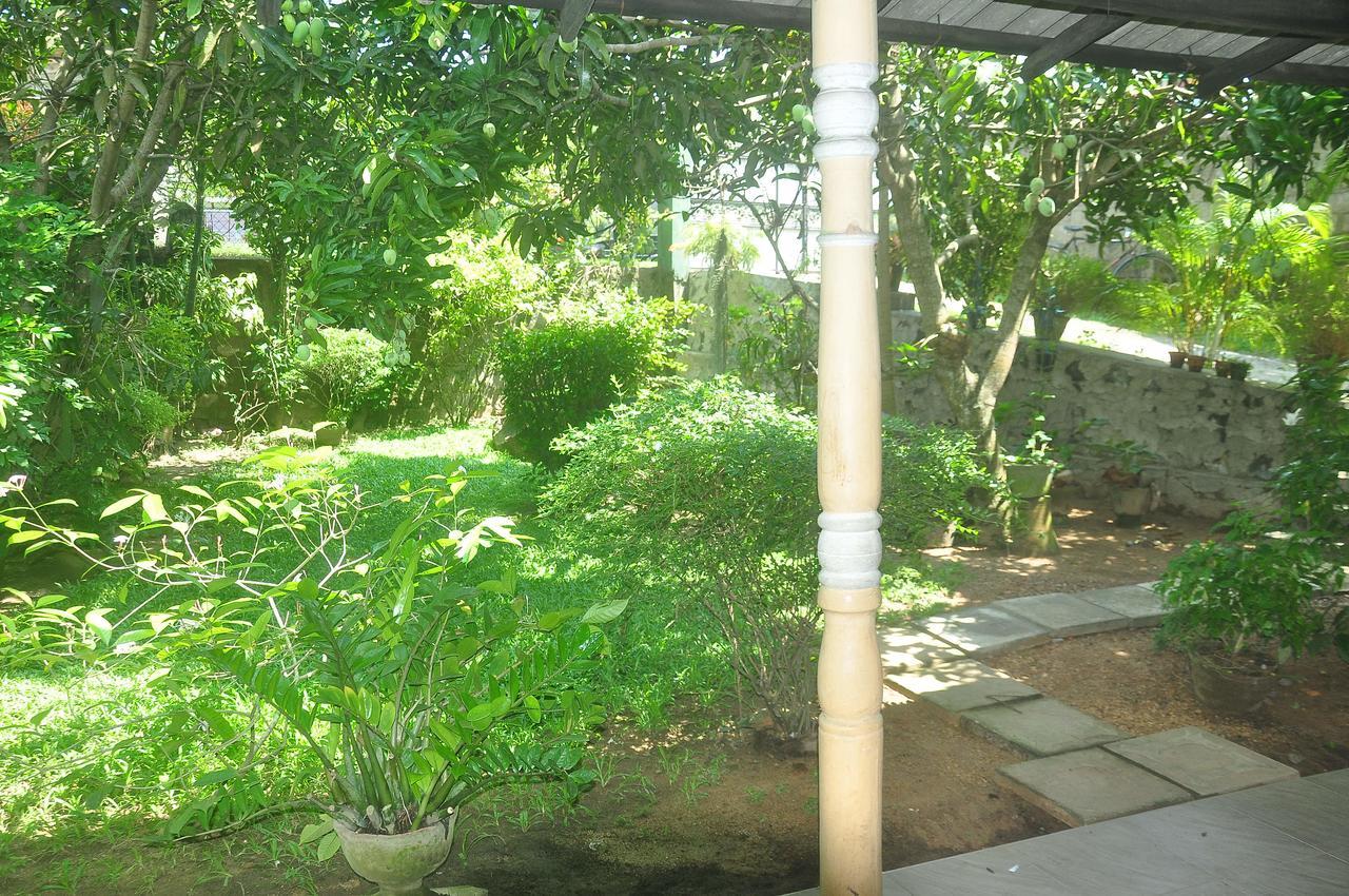 Nisadi Villa Bentota Exteriör bild