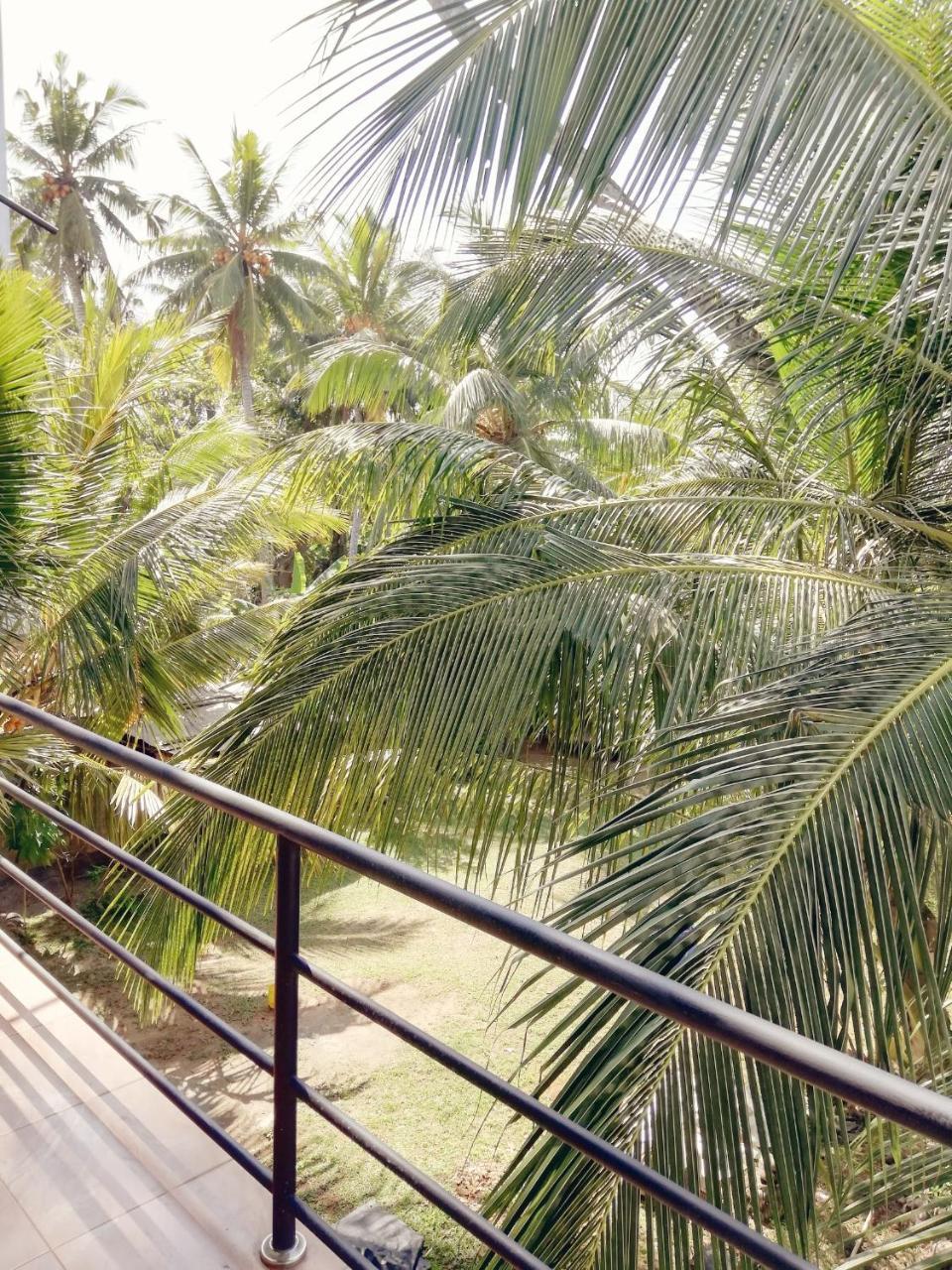 Nisadi Villa Bentota Exteriör bild